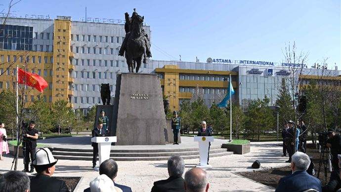 Қазақстан мен Қырғызстан президенттері Айкөл Манас ескерткішінің ашылу рәсіміне қатысты