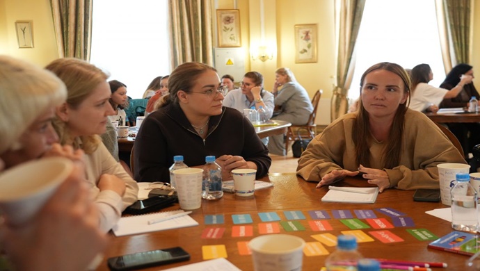 Birleşik Rusya, Moskova’daki Yekaterininsky Parkı’nda SVO katılımcılarının eşleri ve anneleri için psikolojik eğitim düzenledi