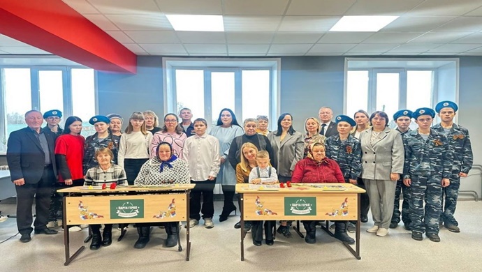 Birleşik Rusya, Lipetsk Bölgesi ve Mari El’de Kahraman Masaları açtı