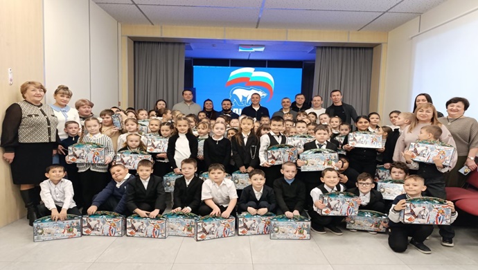 Единороссы Татарстана и Ставропольского края передали гумпомощь и новогодние подарки в города ЛНР