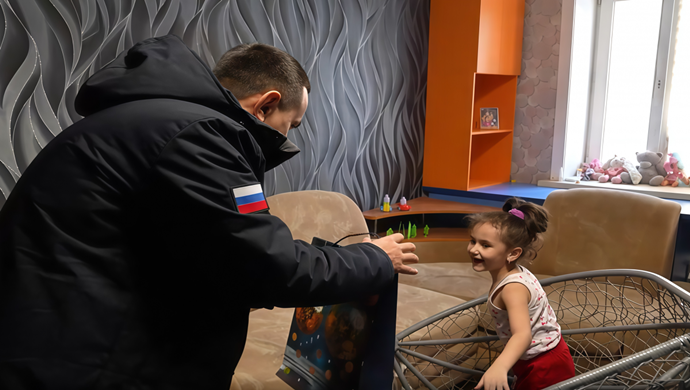 Электрогитара, беговая дорожка, планшет, билеты в цирк: «Единая Россия» исполняет детские мечты по всей стране